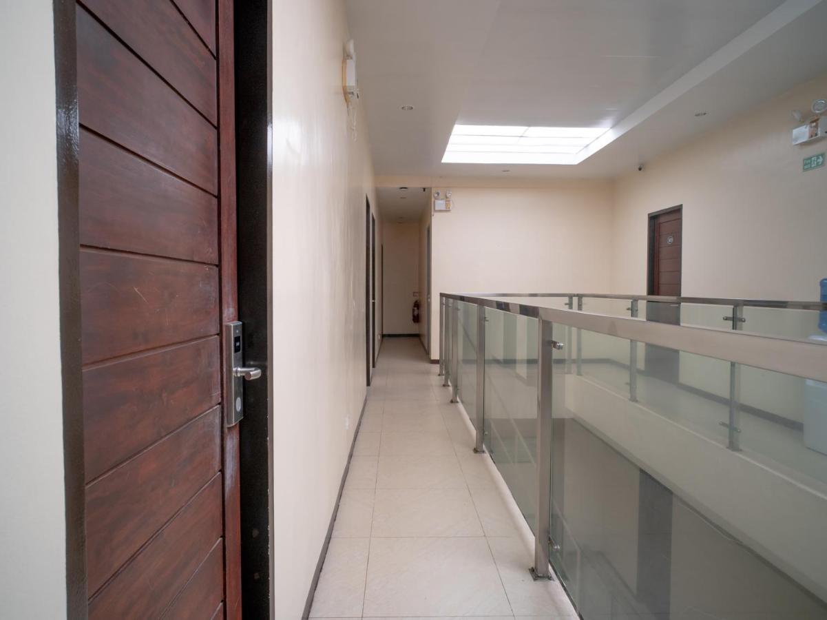Oyo 697 Obrero Suites Davao City Exterior foto